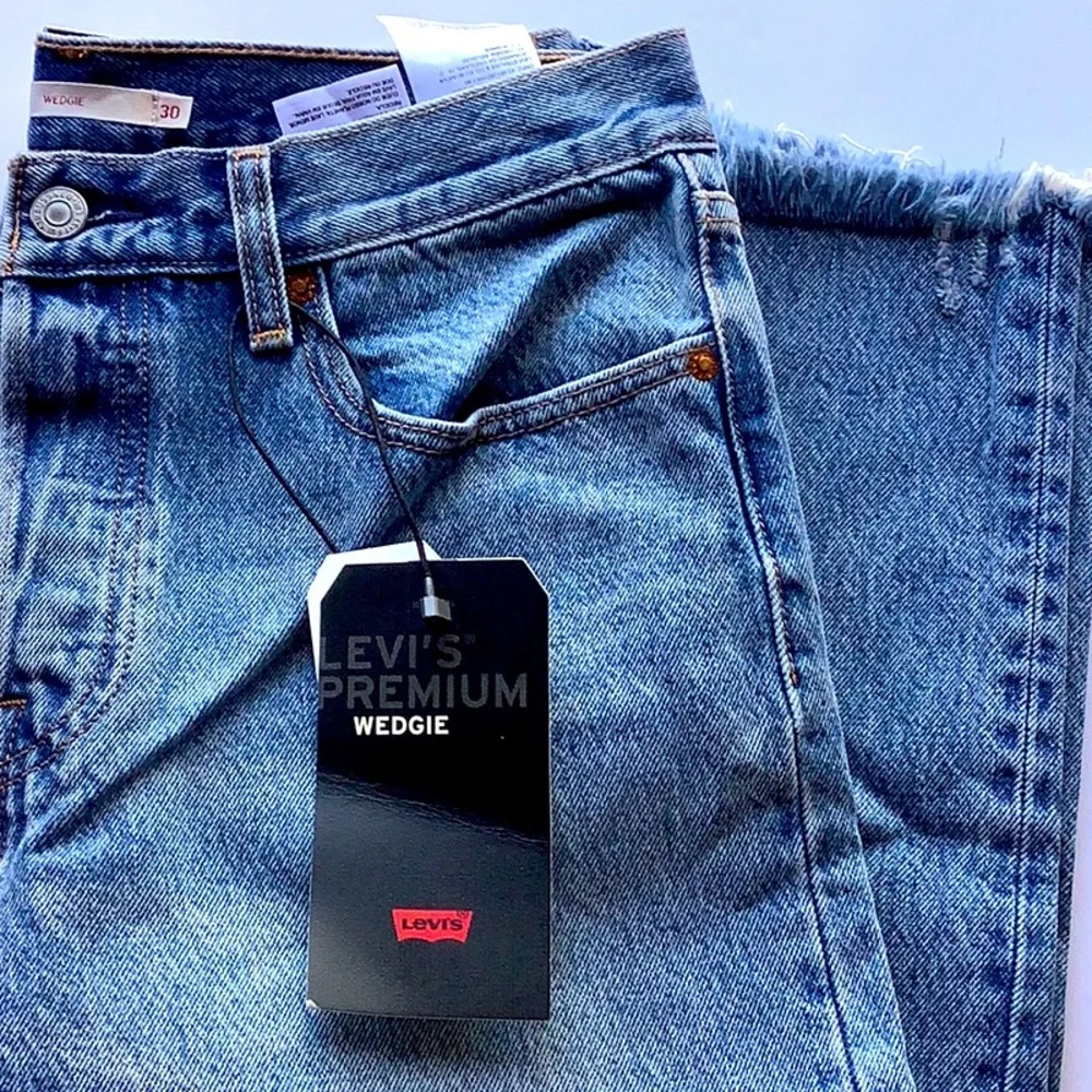 •LAST PAIR* Levi’s Wedgie hi waisted VTG inspired frayed jeans NWT SZ 30/SZ 10 - Picture 11 of 15